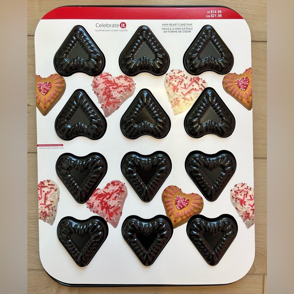 Heart-Shaped Black Baking Molds NEW